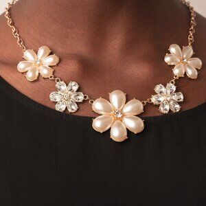 Paparazzi Jewelry Accessories - Fiercely Flowering - Gold Necklace - Vintage